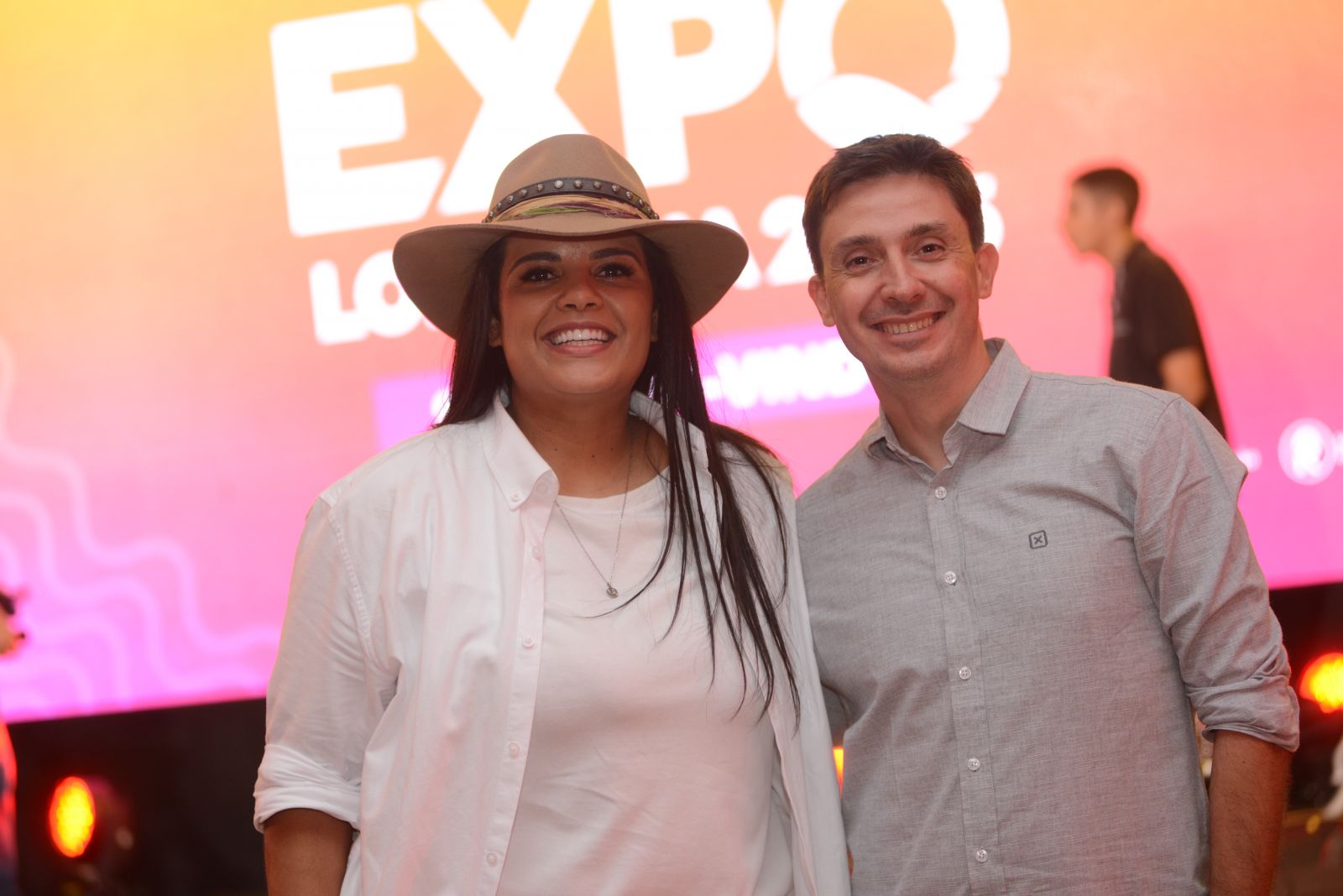 A cantora Lorena Cristine e André Martinez