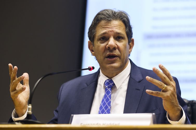O ministro da Fazenda, Fernando Haddad, em entrevista coletiva para detalhar as primeiras medidas econômicas do governo